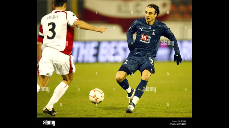 Cầu thủ Tottenham với nụ cười hạnh phúc sau khi ghi bàn vào lưới Slavia Prague